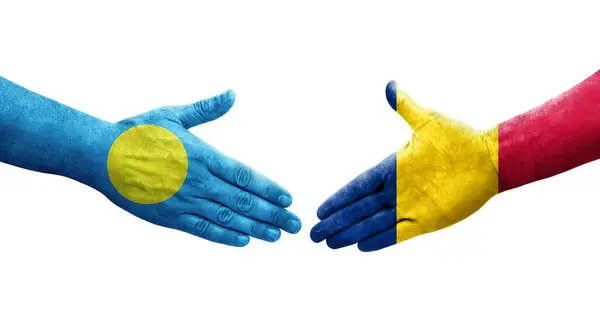 Händedruck Zwischen Tschad Und Palau Flaggen Auf Hände Gemalt Isoliertes — Stockfoto
