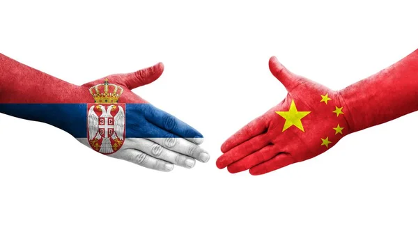 Mano Apretada Entre China Serbia Banderas Pintadas Las Manos Imagen — Foto de Stock