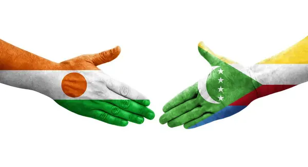 科摩罗和尼日尔的国旗之间的握手手绘 孤立透明的图像 — 图库照片