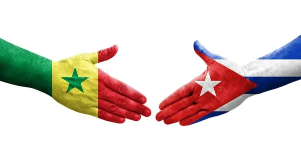 Händedruck Zwischen Den Flaggen Kubas Und Senegals Auf Hände Gemalt — Stockfoto