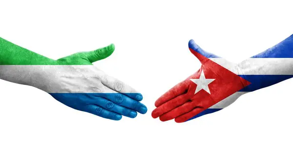 Aperto Mão Entre Cuba Serra Leoa Bandeiras Pintadas Mãos Imagem — Fotografia de Stock