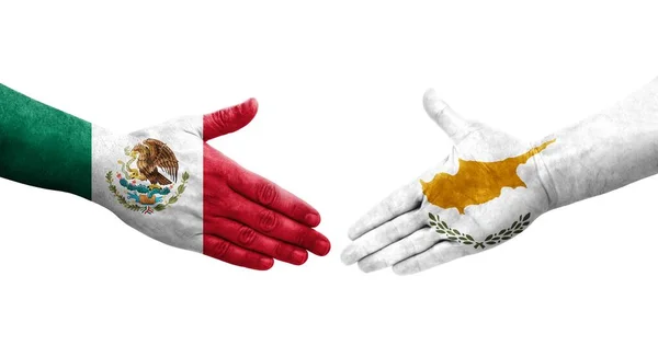 手に描かれたキプロスとメキシコの旗の間の握手 隔離された透明画像 — ストック写真