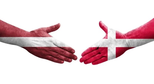 Uścisk Dłoni Między Danią Łotwą Flagi Malowane Rękach Odizolowany Przezroczysty — Zdjęcie stockowe