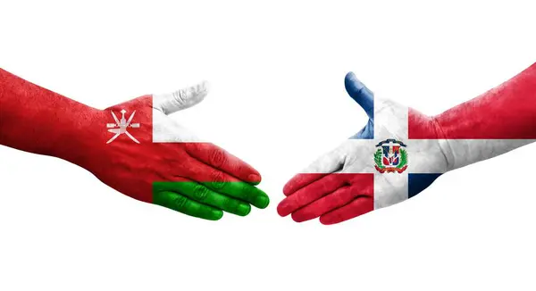 Рукостискання Між Домініканською Республікою Оманськими Прапорами Намальоване Руках Ізольоване Прозоре — стокове фото