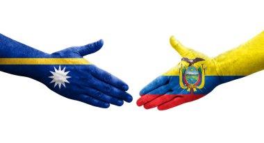 Ellere boyanmış Ekvador ve Nauru bayrakları arasındaki el sıkışma, izole şeffaf görüntü.