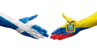 Ekvador ve İskoçya bayrakları arasındaki el sıkışma ellerinde resmedilmiş şeffaf görüntü.