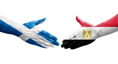 Mısır ve İskoçya bayrakları arasındaki el sıkışma ellere boyanmış, izole şeffaf görüntü.