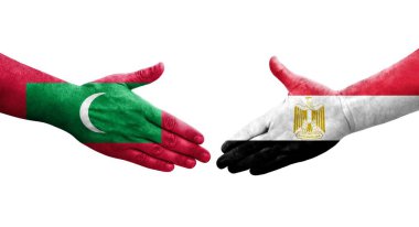 Mısır ve Maldivler arasındaki el sıkışma ellere boyanmış bayraklar, izole saydam görüntü.