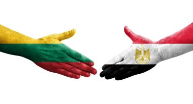 Mısır ve Litvanya bayrakları arasındaki el sıkışma ellerinde resmedilmiş şeffaf görüntü.