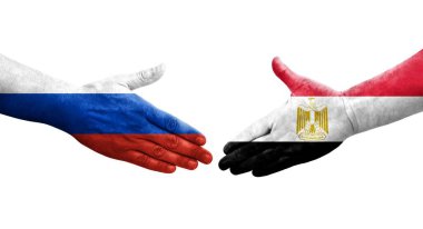 Mısır ve Rusya arasındaki el sıkışma ellerinde bayraklar, izole şeffaf görüntü.