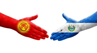 El Salvador ve Kırgızistan bayrakları arasındaki tokalaşma ellerinde izole şeffaf görüntü.