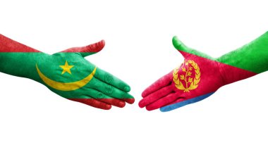 Eritre ve Moritanya bayrakları arasındaki el sıkışma ellerinde izole şeffaf görüntü.