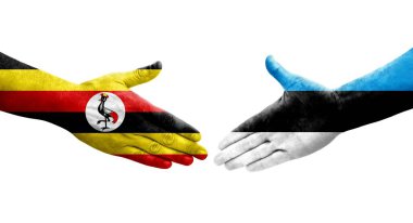 Ellerinde Estonya ve Uganda bayrakları arasında el sıkışma, izole şeffaf görüntü.