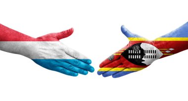 Ellerinde Eswatini ve Lüksemburg bayrakları arasında el sıkışma, izole saydam görüntü.