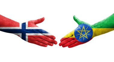Etiyopya ve Norveç bayrakları arasındaki el sıkışma ellere boyanmış, izole şeffaf görüntü.