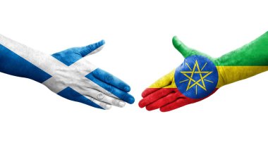Etiyopya ve İskoçya bayrakları arasındaki tokalaşma elleri boyalı, izole şeffaf görüntü.