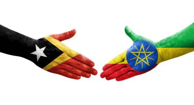 Etiyopya ve Timor Leste bayrakları arasındaki el sıkışma ellerinde izole şeffaf görüntü.