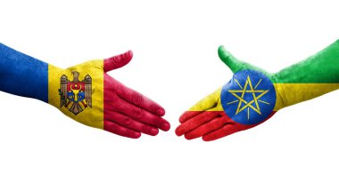 Etiyopya ve Moldova bayrakları arasındaki el sıkışma ellerinde izole şeffaf görüntü.