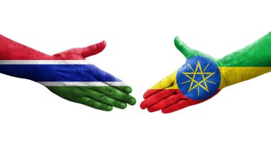Etiyopya ve Gambiya bayrakları arasındaki el sıkışma ellerinde resmedilmiş şeffaf görüntü.