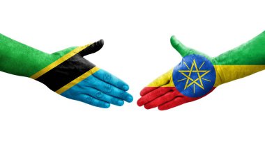 Etiyopya ve Tanzanya bayrakları arasındaki el sıkışma ellerinde izole şeffaf görüntü.