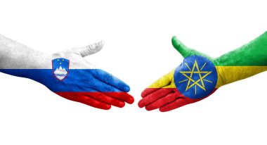 Etiyopya ve Slovenya bayrakları arasındaki el sıkışma ellerinde boyanmış, izole şeffaf görüntü.