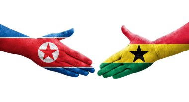 Gana ve Kuzey Kore bayrakları arasındaki el sıkışma ellerinde resmedilmiş şeffaf görüntü.
