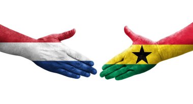 Gana ve Hollanda bayrakları arasındaki tokalaşma elleri boyalı, izole şeffaf görüntü.