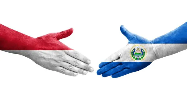 エルサルバドルとモナコの旗の間の握手手で描かれ 孤立した透明なイメージ — ストック写真