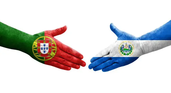 Uścisk Dłoni Między Salwadorem Portugalią Flagi Malowane Rękach Odizolowany Przezroczysty — Zdjęcie stockowe
