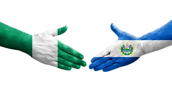Uścisk Dłoni Między Salwadorem Nigerią Flagi Malowane Rękach Odizolowany Przezroczysty — Zdjęcie stockowe