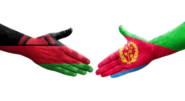 Uścisk Dłoni Pomiędzy Flagami Erytrei Malawi Namalowanymi Dłoniach Odizolowany Przezroczysty — Zdjęcie stockowe