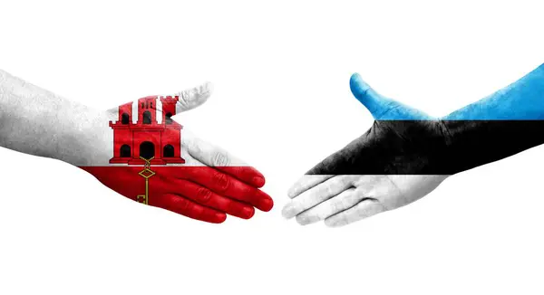 Handslag Mellan Estland Och Gibraltar Flaggor Målade Händer Isolerad Transparent — Stockfoto
