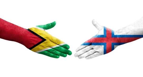 Handslag Mellan Färöarna Och Guyana Flaggor Målade Händer Isolerad Transparent — Stockfoto