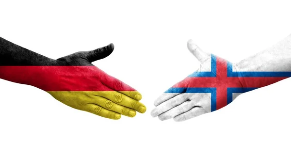Handslag Mellan Färöarna Och Tyskland Flaggor Målade Händer Isolerad Transparent — Stockfoto