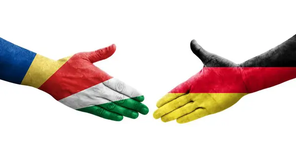德国和塞舌尔之间握手 手绘国旗 孤立透明的图像 — 图库照片