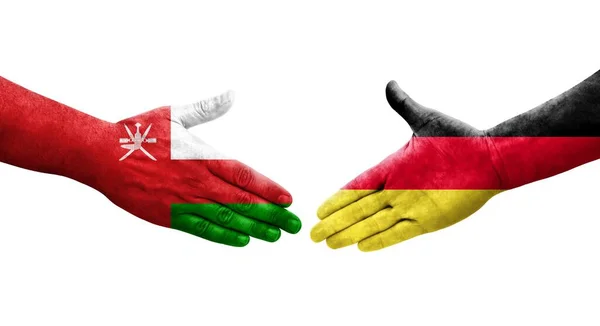 Apretón Manos Entre Alemania Omán Banderas Pintadas Las Manos Imagen — Foto de Stock