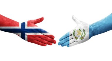 Guatemala ve Norveç bayrakları arasındaki tokalaşma elleri boyalı, izole şeffaf görüntü.