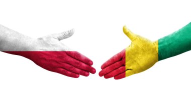 Gine ile Polonya arasındaki el sıkışma ellerinde bayraklar, yalıtılmış şeffaf görüntü.