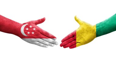 Gine ve Singapur bayrakları arasındaki el sıkışma ellerinde resmedilmiş şeffaf görüntü.