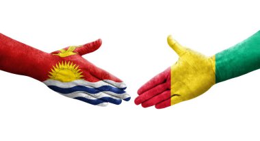 Gine ve Kiribati bayrakları arasındaki el sıkışma ellerinde izole şeffaf görüntü.
