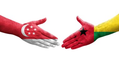 Ellerinde Gine Bissau ve Singapur bayrakları arasında el sıkışma, izole saydam görüntü.