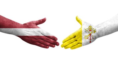 Kutsal Bakış ile Letonya bayrakları arasındaki el sıkışma, izole edilmiş şeffaf görüntü.