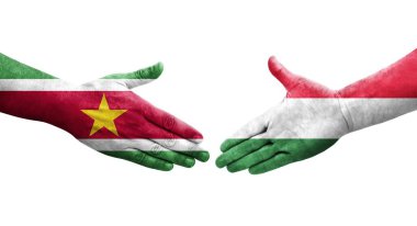 Ellerinde Macaristan ve Surinam bayrakları arasında el sıkışma, izole saydam görüntü.