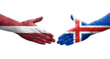 İzlanda ve Letonya bayrakları arasında el sıkışma, izole şeffaf görüntü.