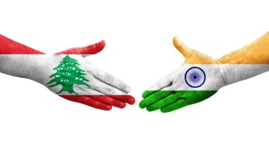 Hindistan ve Lübnan bayrakları arasındaki el sıkışma ellerinde resmedilmiş şeffaf görüntü.
