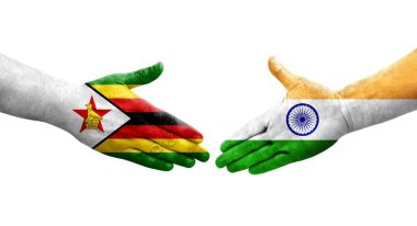 Hindistan ve Zimbabwe bayrakları arasındaki el sıkışma ellerinde resmedilmiş şeffaf görüntü.