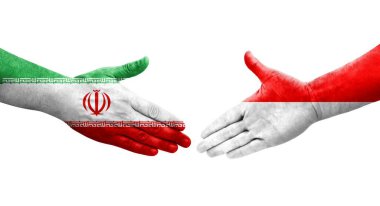 Endonezya ve İran bayrakları arasında el sıkışma, izole edilmiş şeffaf görüntü.