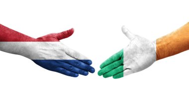 İrlanda ve Hollanda bayrakları arasındaki el sıkışma, izole şeffaf görüntü.