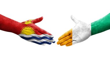 Fildişi Sahili ve Kiribati bayrakları arasındaki el sıkışma, izole şeffaf görüntü.