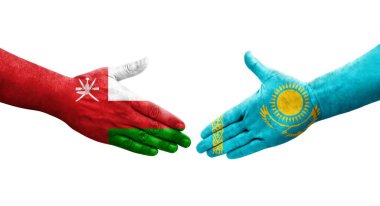 Kazakistan ve Umman bayrakları arasındaki tokalaşma elleri boyalı, izole şeffaf görüntü.